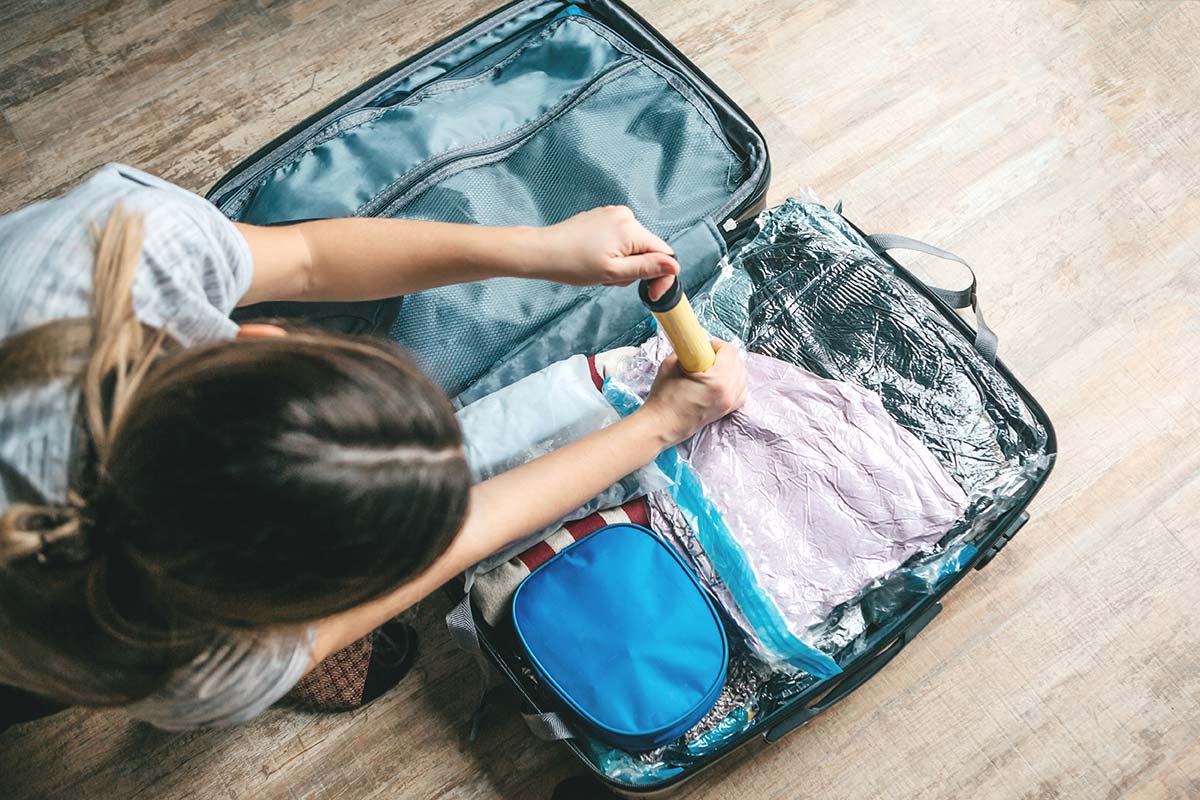 El truco para empacar más ropa en tu próximo viaje: todo más organizado y  con menos arrugas
